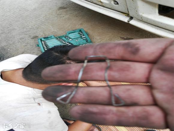 货车大灯不亮保险丝也没问题,卡车大灯故障灯