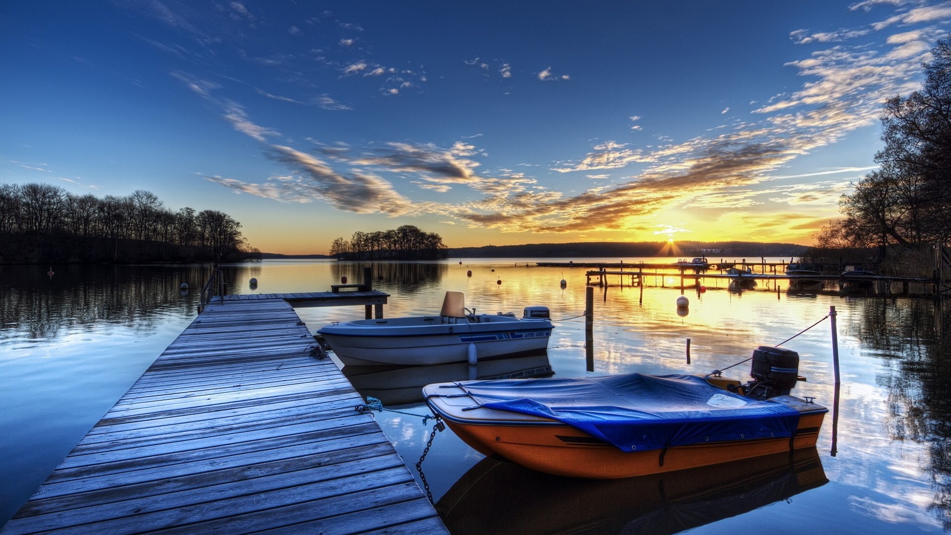 小溪不停地向前流着,小溪不停地向前流淌