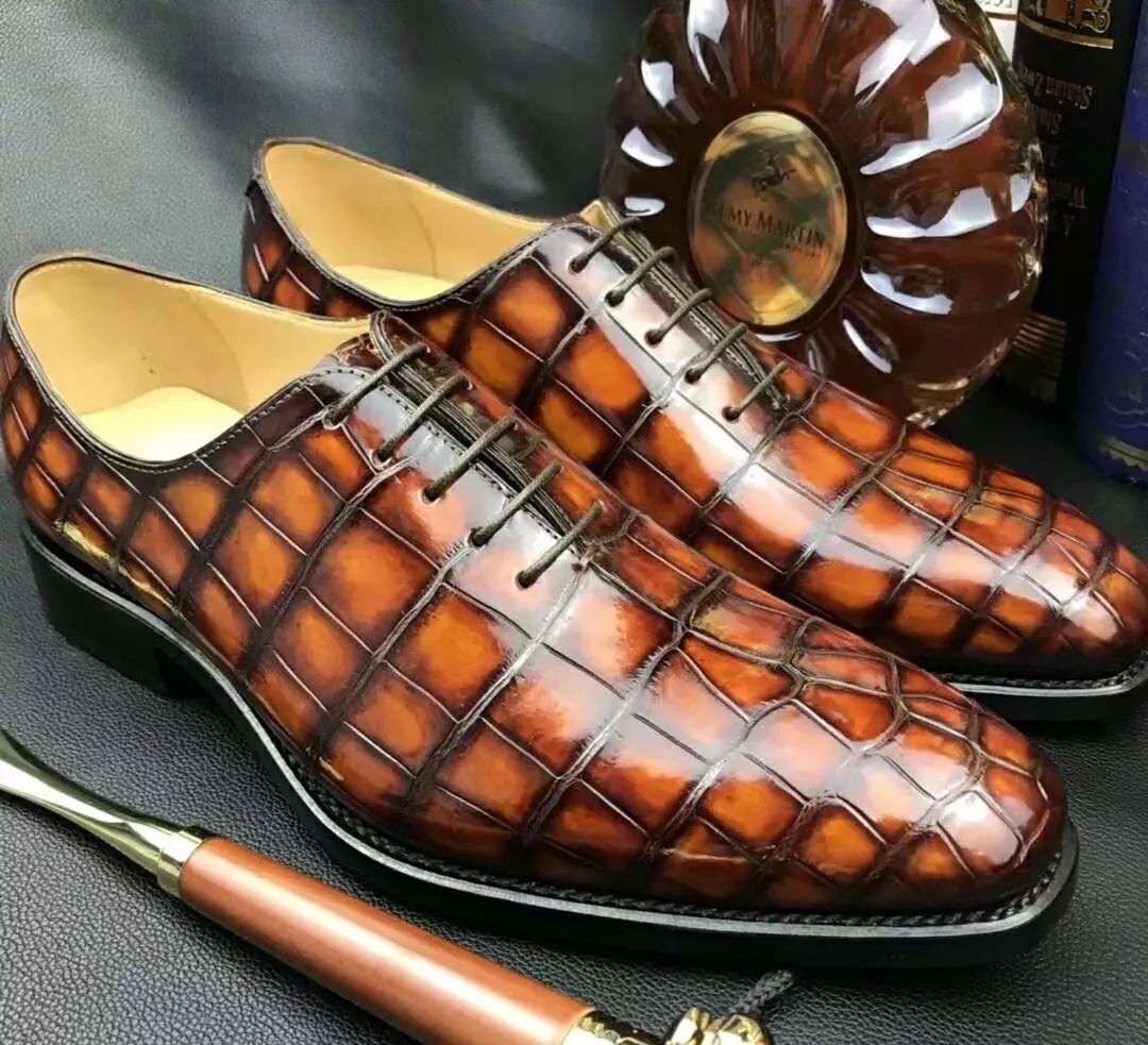 鳄鱼皮鞋子好还是牛皮好,鳄鱼皮的皮鞋优点和缺点