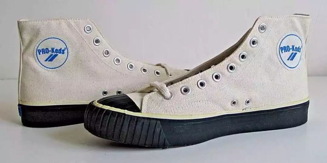 匡威和vans哪个更适合胖脚,vansstyle36和匡威1970s哪个好穿