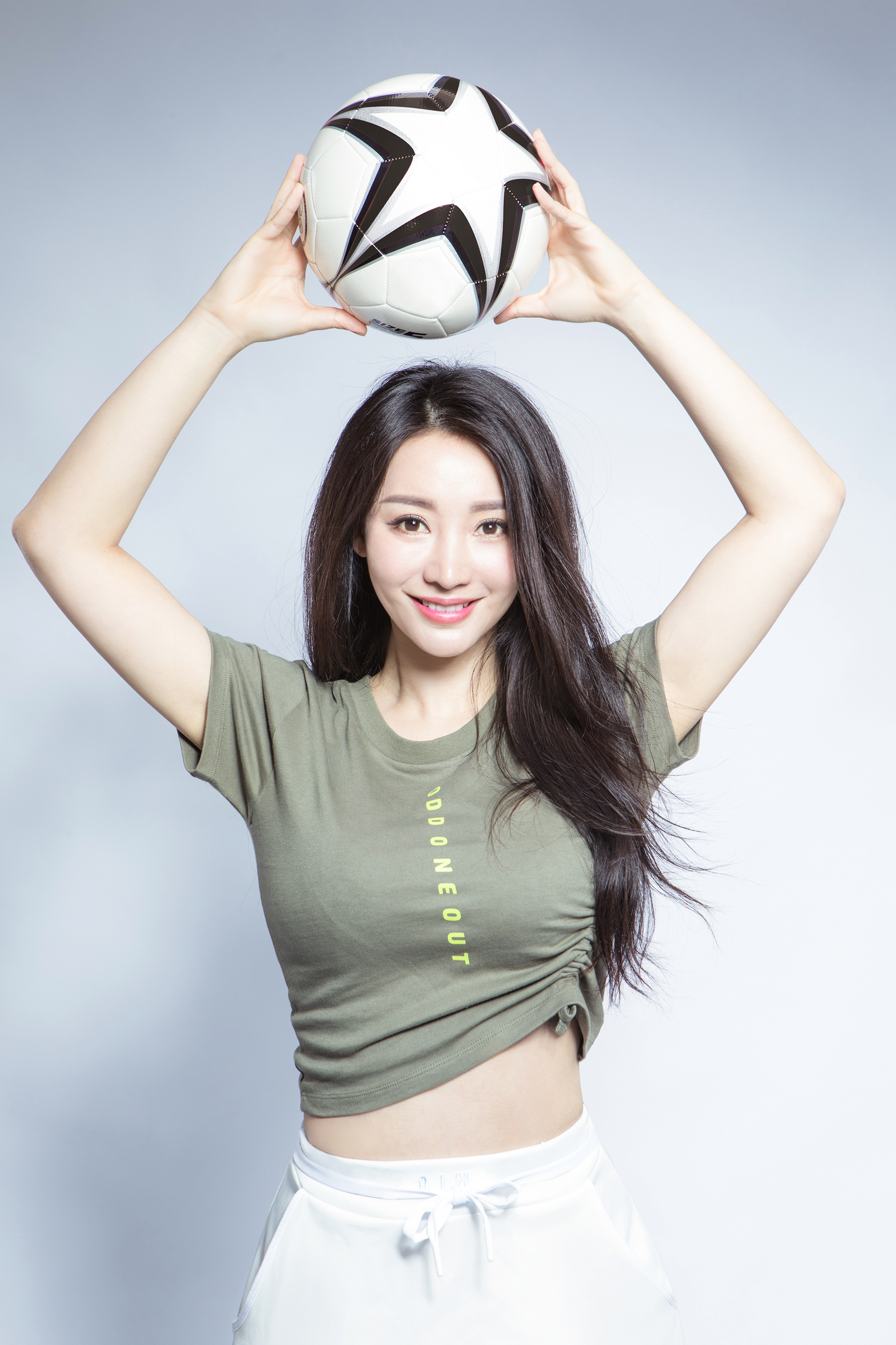 柳岩露脐装拳击,柳岩穿露脐装秀小蛮腰