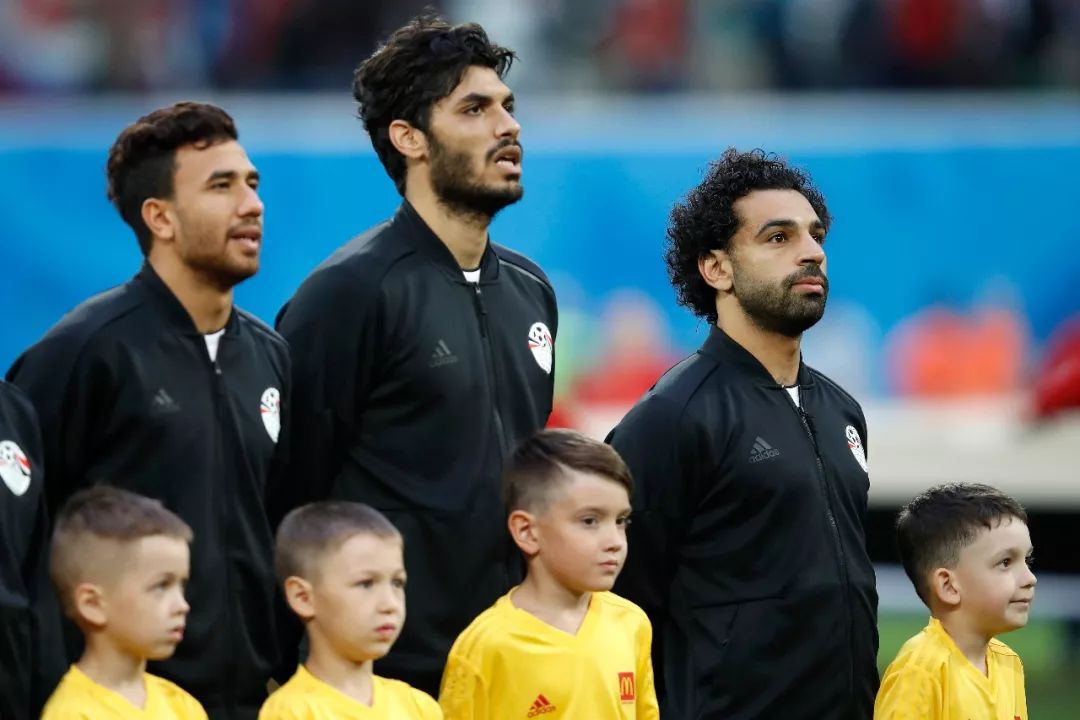 他身旁没有马内菲尔米诺，可全埃及都站在他身后