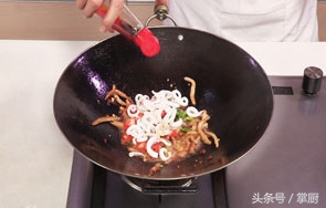超市买的鱿鱼丝干怎么做好吃,怎样炒鱿鱼丝最好吃又嫩