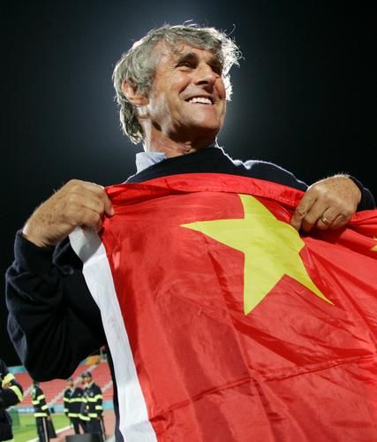 目前亚洲足球世界杯取得最好成绩,亚洲足球世界杯最好名次是什么