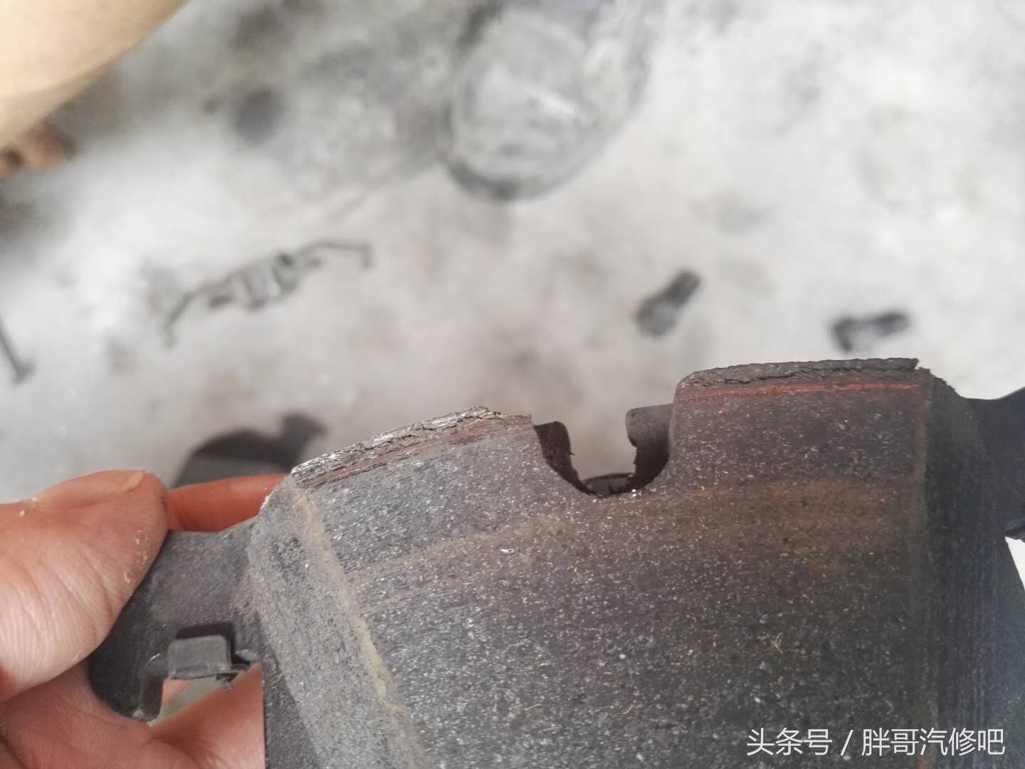 踩刹车异响胖哥,一踩刹车左前轮就吱吱吱的响