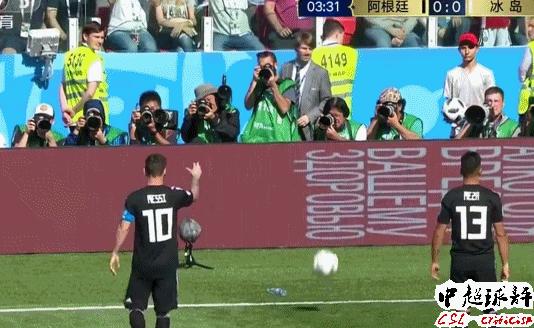 足球赛足球漏气,足球漏气内胆破裂