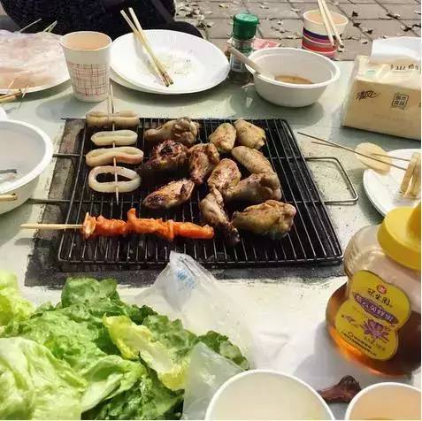 科学撸串｜送你一份夏日户外安全烧烤宝典