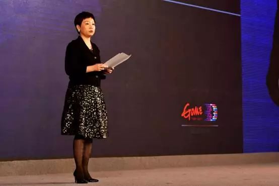 她2年还债8亿,三度把入狱丈夫捧上大陆首富,用一句话惹哭无数人