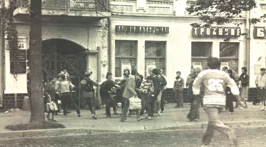 俄罗斯暴打英国足球流氓,俄罗斯足球怎么这么强