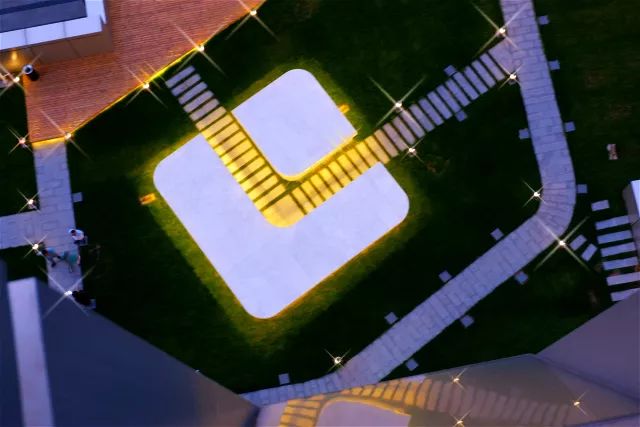 在公司露台看球！室内还是室外？pick一下