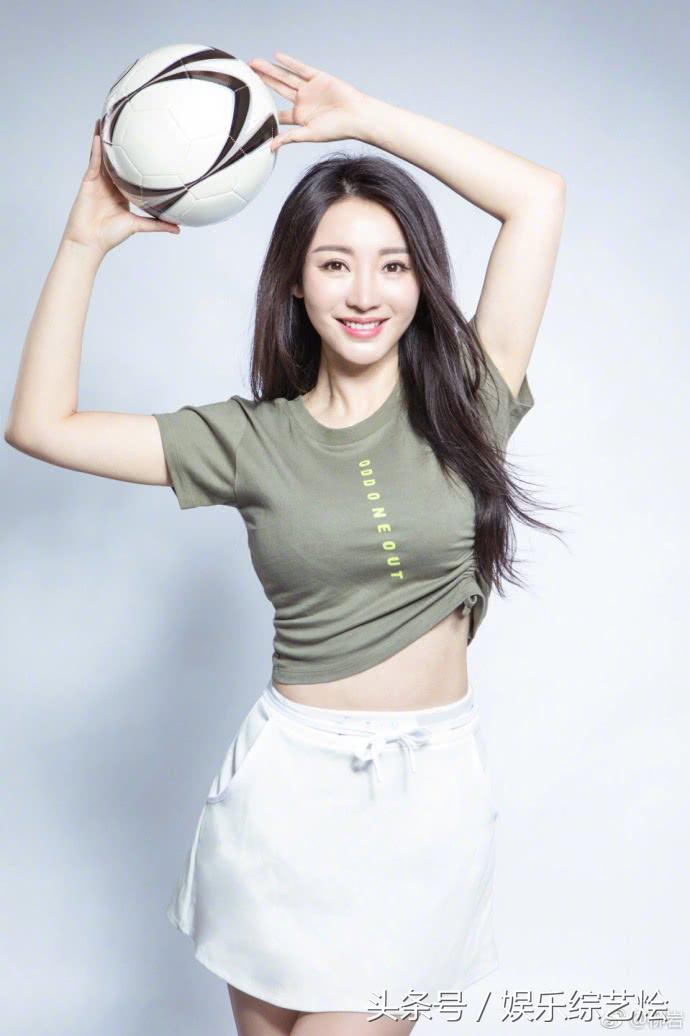 柳岩露脐装照片,柳岩深v露脐礼服