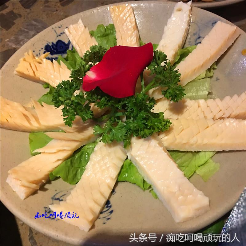 足球夜场景,足球之夜水吧