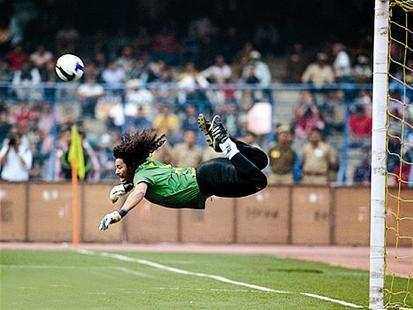 足球疯子守门员,足球界的疯子