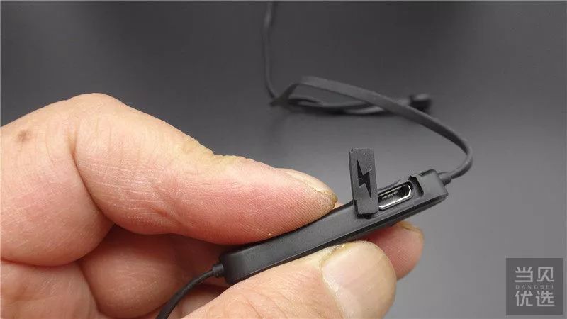 jeetw1蓝牙耳机咋连苹果手机,jeetw1蓝牙耳机连接方法