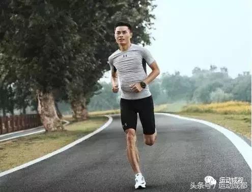 足球运动员跑步,足球运动员跑步训练