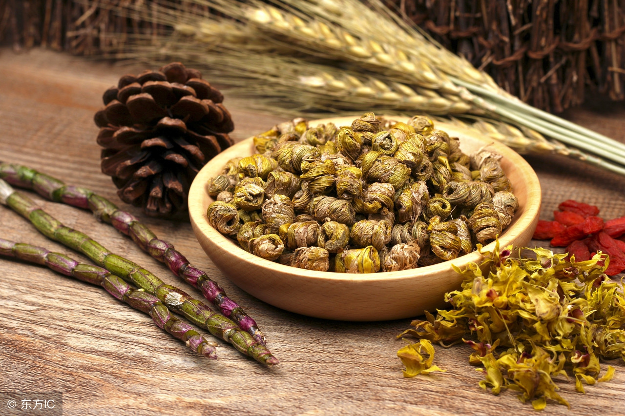 阴虚潮热流汗吃什么中药,阴虚口干舌燥哪几味中药泡水喝