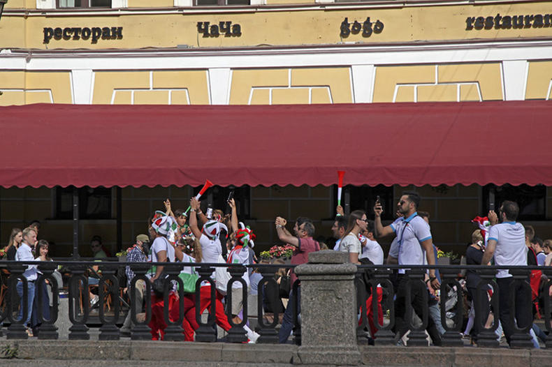 世界杯暖心瞬间反向解说,世界杯中那些感动人心的瞬间