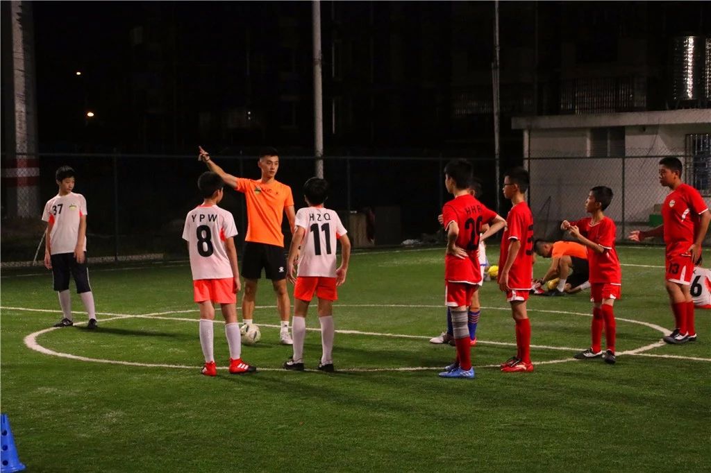 明明可以靠颜值却偏偏靠篮球,从来没想过放弃足球梦