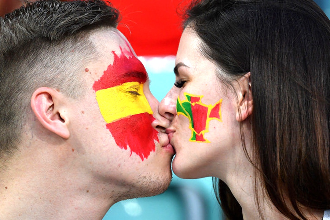 看球生气怎么哄,看球搞笑场面