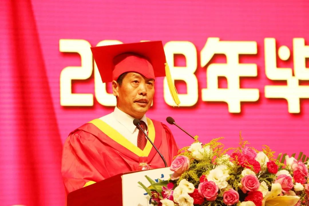 校长在2022年毕业典礼上的讲话,2018最牛校长毕业致辞