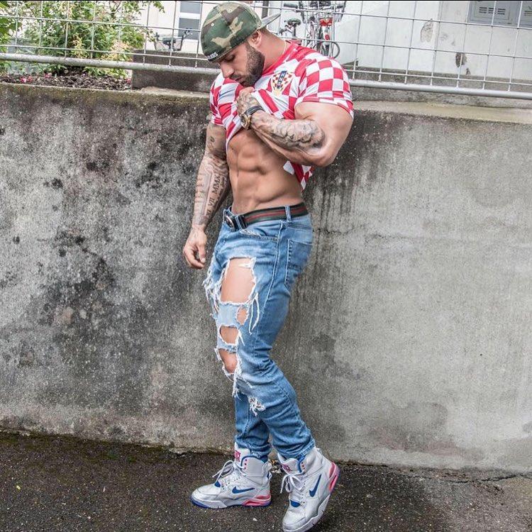 怎么让手臂肌肉线条明显无器械,学生党怎么样手臂肌肉线条变清晰