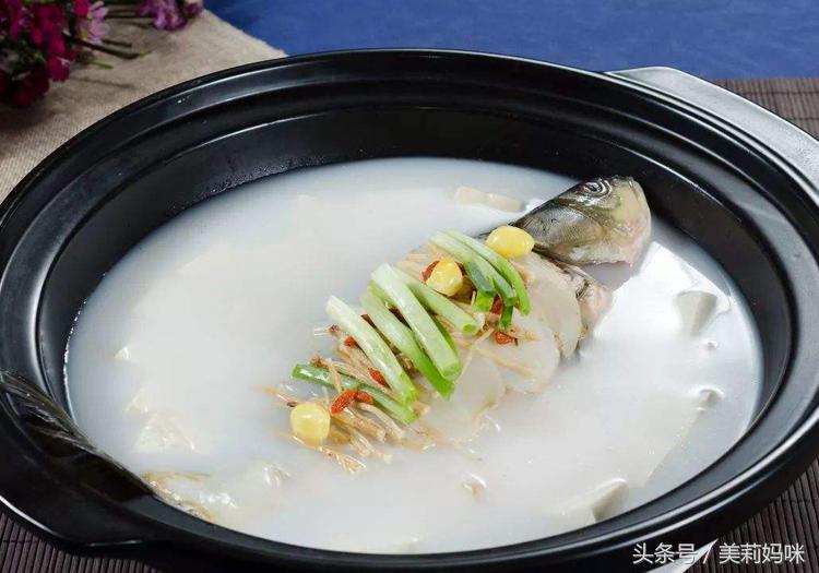 断奶一个月后乳腺疼痛是怎么回事,断奶后小腹坠胀疼痛怎么回事