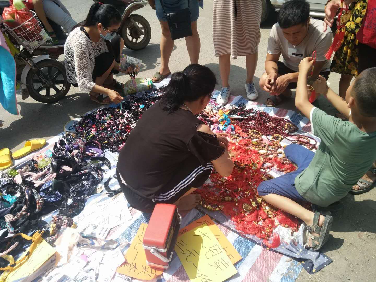 地摊创业项目视频,地摊小吃新手创业