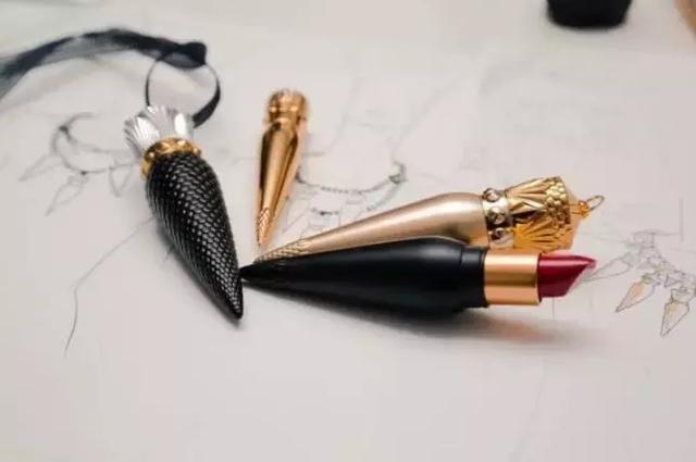 猫咪对主人发狠攻击状态怎么办,猫咪对主人发狠攻击可以打吗