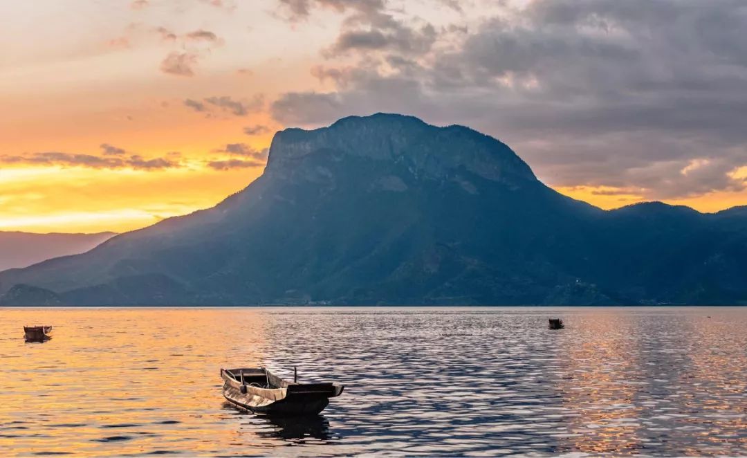 驻足眼前美景,泸沽湖的静谧之美