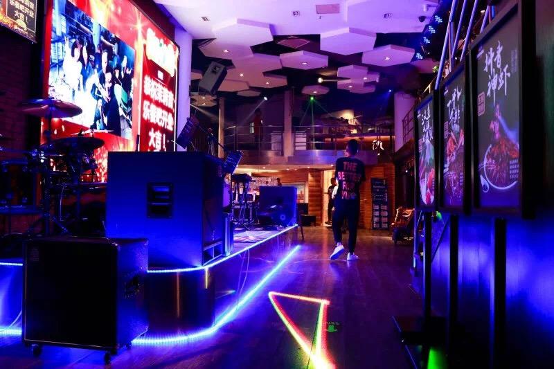 狂欢世界杯完整版,狂欢世界杯现场