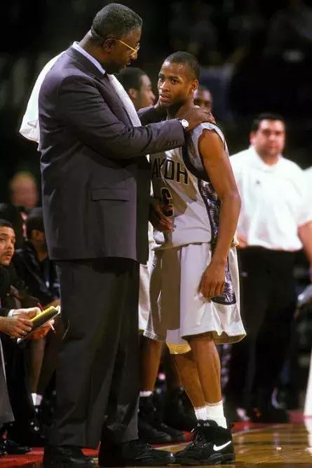 艾弗森：平凡身高的不平凡故事，他是球场上的“答案”｜球学