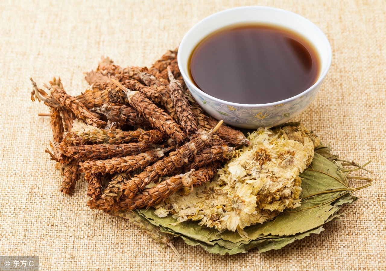 油腻皮肤中医该怎么调理,脸油性皮肤爱出油中医