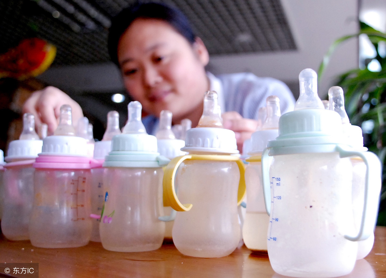 婴儿奶瓶选塑料的还是玻璃的好,小孩硅胶奶瓶哪种材质比较好点