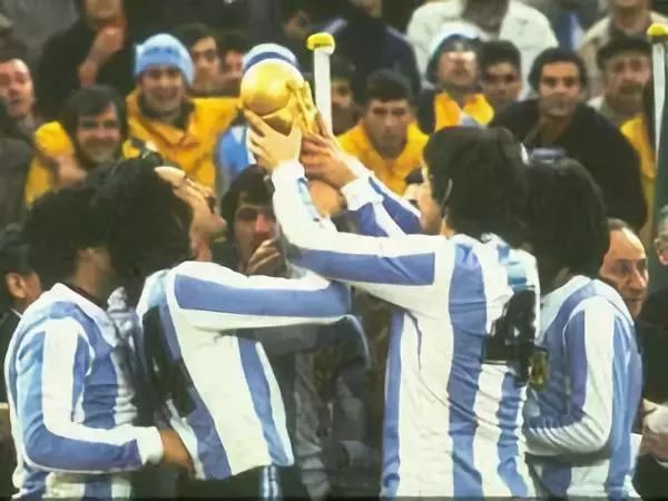 1978年中国人第一次看世界杯，居然是盗版的