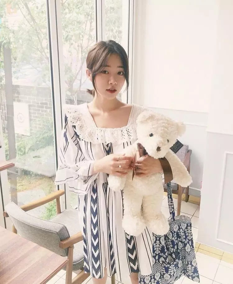 别人的大胸成累赘，平胸成烦恼，我这样穿，随意都好看