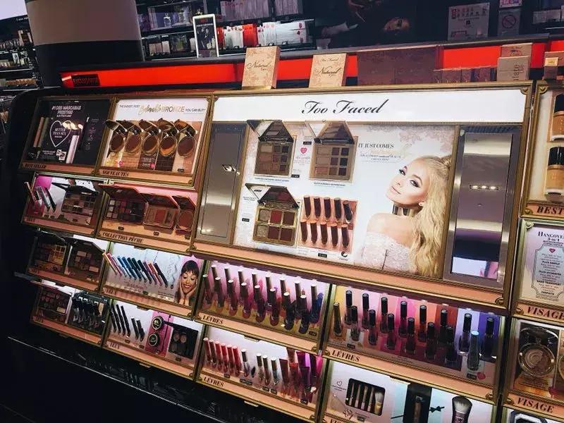 外国女的加油站视频,法国丝芙兰美女