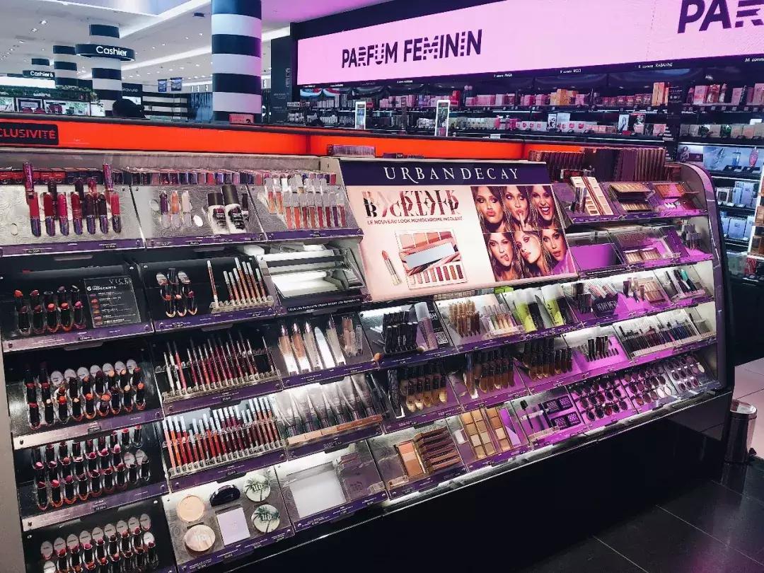 外国女的加油站视频,法国丝芙兰美女