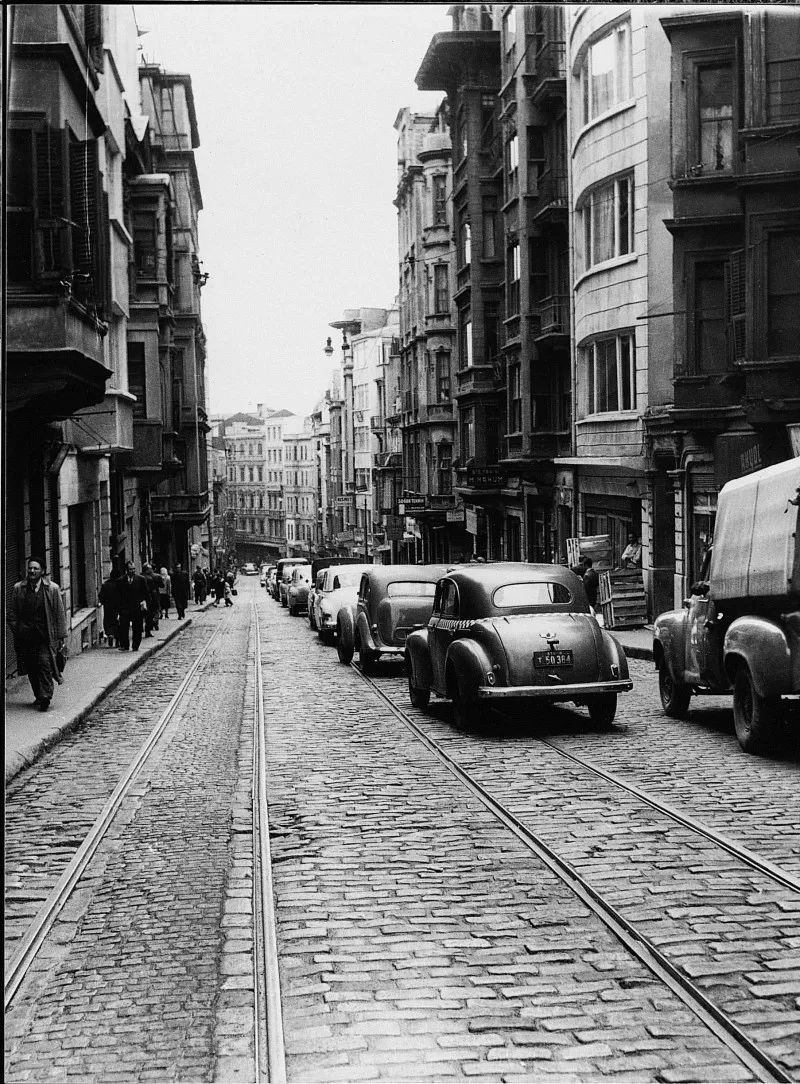 不快乐源于不喜欢自己,不快乐的根源在于看不惯