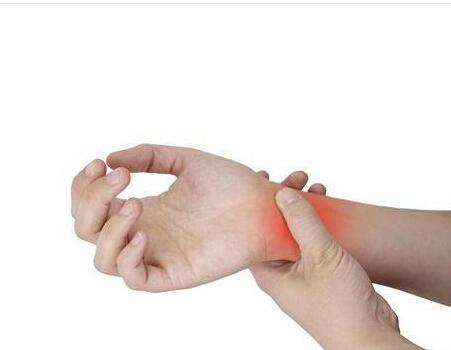 运动后手腕转动疼是怎么回事,运动后手指关节肿痛不能弯曲