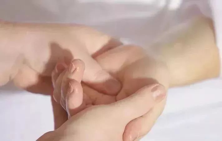 蚊子咬完红肿硬很大怎么样能止痒,被蚊子咬了别挠痒为什么