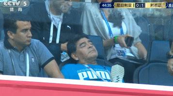 阿根廷夺冠梅西致敬马拉多纳,阿根廷夺冠马拉多纳和梅西画像