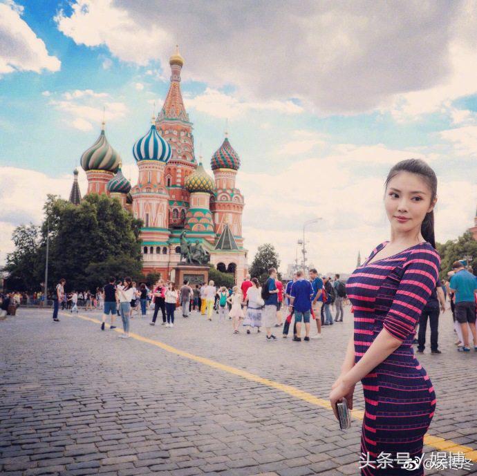 徐冬冬高清穿各国足球服组图,徐冬冬街拍红色运动裤