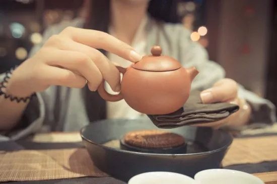 紫砂壶价格鉴定方法有哪些呢,紫砂壶鉴定方法及价格