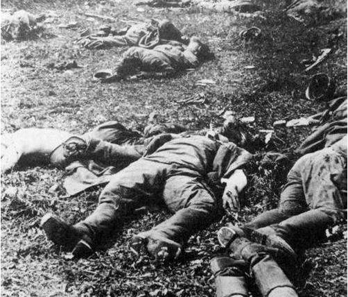 为什么日本女兵都会背一个包包,日本女兵背着包