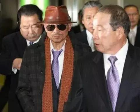 确认过眼神穿你的衣服,确认过眼神是个奇怪的人