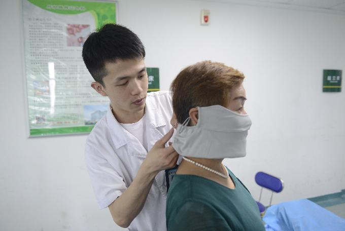 医生手绘漫画图,医生创意画3-5岁