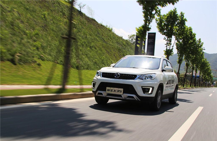 宝骏车靠边停车看点,新宝骏五座