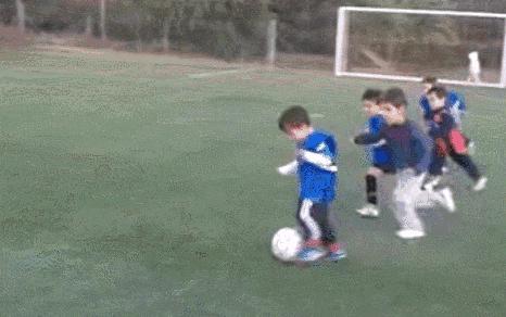 c罗的儿子和梅西的儿子玩足球,世界杯c罗的儿子