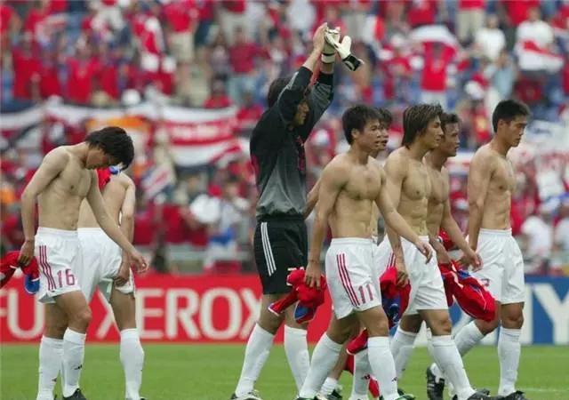 亲爱的国足同胞们，别再当“说嘴郎中”了，你们的足球丑陋至极！