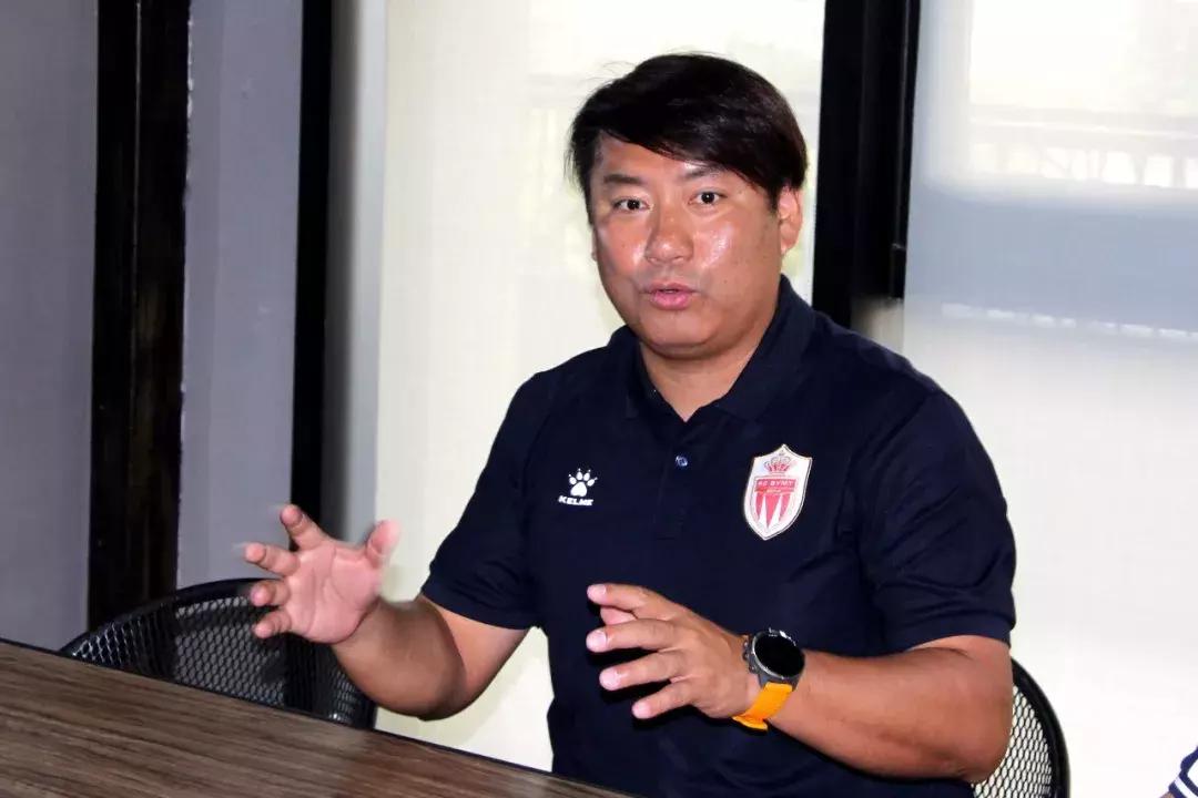 乌拉圭拉瓦耶哈省长考察皇家贝里斯足球俱乐部！